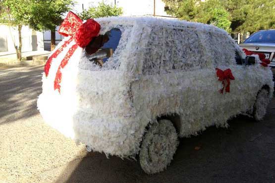ماشین عروس با لباس سفید