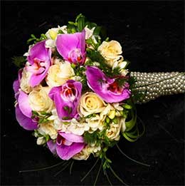 دسته گل در دست عروس نماد چیست ؟