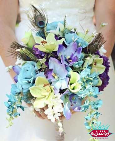 دسته گل عروس در دست عروس
