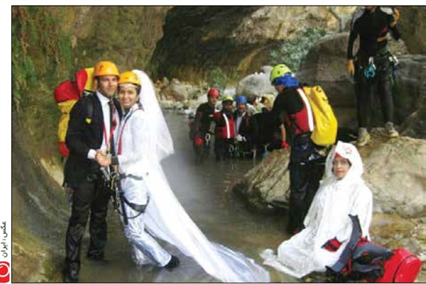 داماد ایرانی مراسم ازدواجش را در طبیعت ثبت کرد